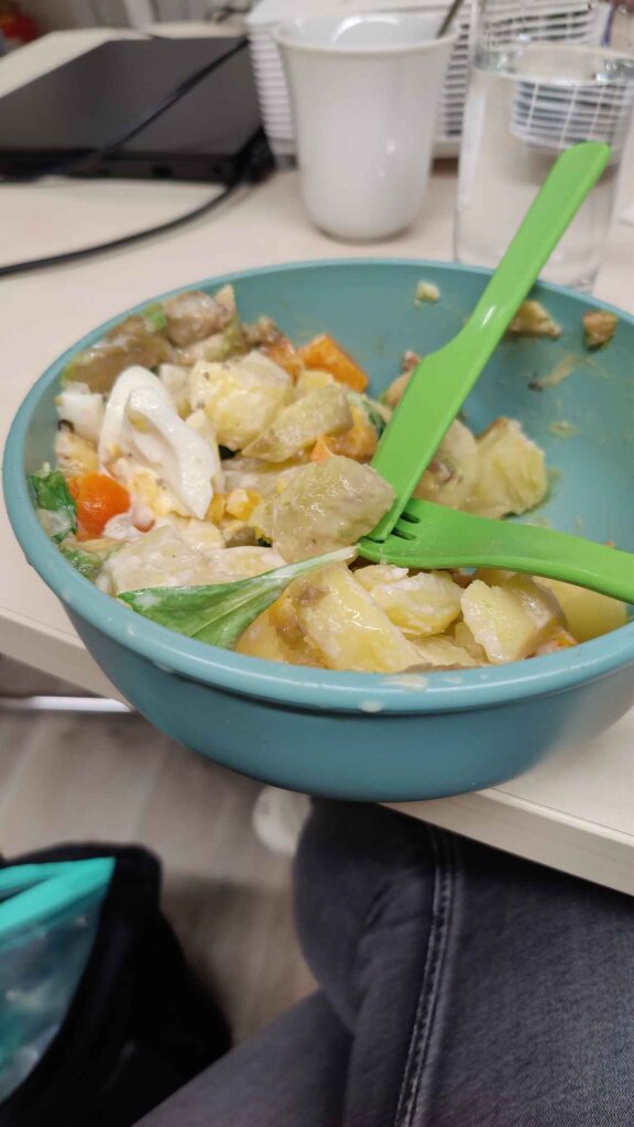 Mit dem selbstgekochten Essen beim Kundenmeeting
